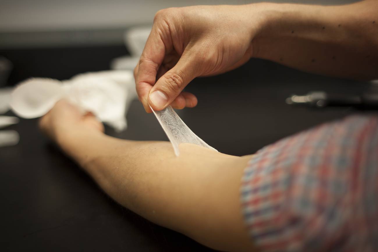 Una segunda piel joven y sana de silicona transparente 